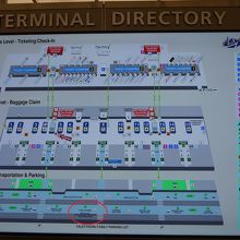 空港ビルから道路を1本渡った所にバス停があります