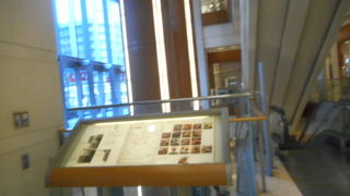 裏手に名水の滝