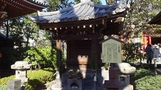 新春の境内は多くの参詣者で賑わっていた。