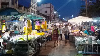 まるでお祭りの縁日のよう