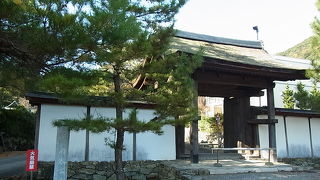 山門、観音堂は重要文化財