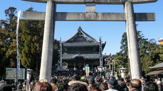 参詣に１時間以上の行列