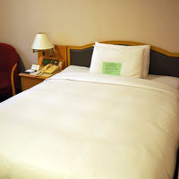 セミダブルより少し大きめのベッドでした