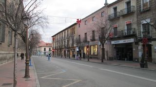 アルカラ・デ・エナーレス観光のメインの通り