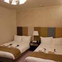 ツインのベッドルーム、こちらにもTVがあります。