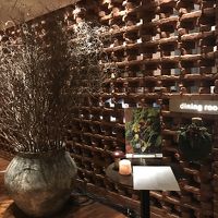 カジュアル過ぎないレストランエントランス