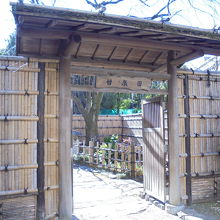 新目白通り側の入り口