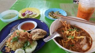 トゥクトゥク運転手曰く、チェンマイナンバーワンのカオソーイ