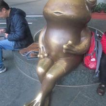 寄り添って座ることも出来るケロ～！！！