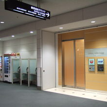 ラウンジの入り口