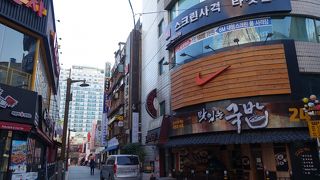 通りによって印象が大きく異なります