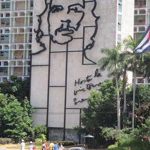 内務省の壁に描かれたチェ・ゲバラの肖像画です