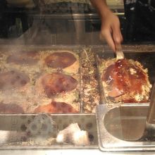 210円の日なので次々焼いてます