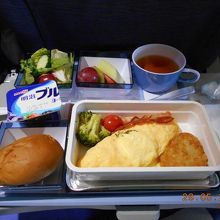 羽田朝発の機内食です