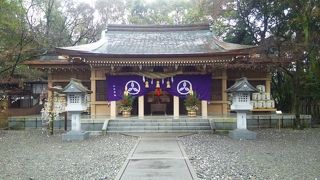 山内家の歴代藩主をまつる