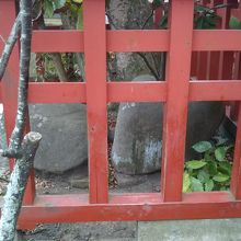 旗上弁財天社 政子石 