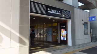 高架下とは思えないきれいさ