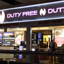21番スポット前の免税店に注意しましょう