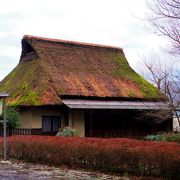 藁葺きの住宅