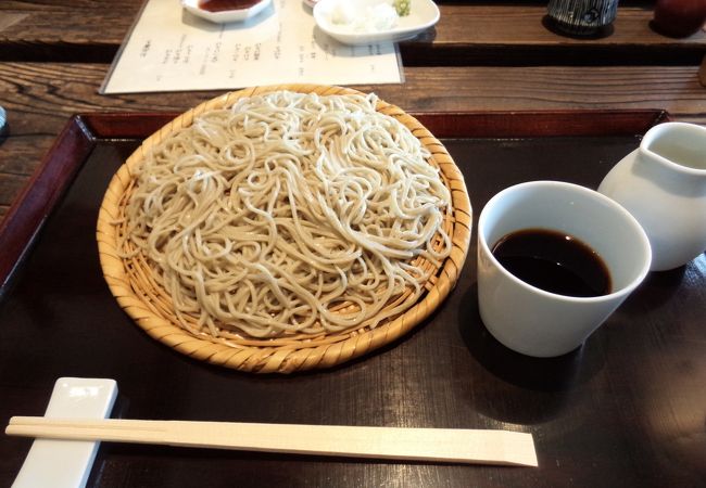 お上品な店内に、洗練された美味しいお蕎麦! 湖東三山観光のランチにオススメです。