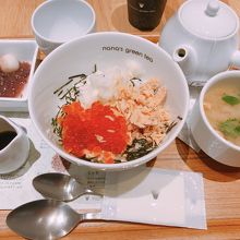 いくらと鮭の親子どんぶり1,120円