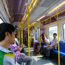 普通電車車内、荷物置き場は有ったかな？