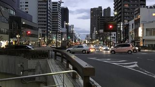 岡山駅前の大通り