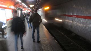 地下鉄 (メトロポリターナ)