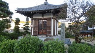 温泉街の外れにありました