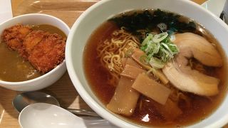 ラーメンとチキンカツカレー
