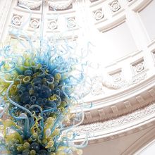 入口シンボルのシャンデリア