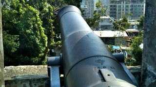 大きな大砲が戦いを彷彿とさせてくれます。