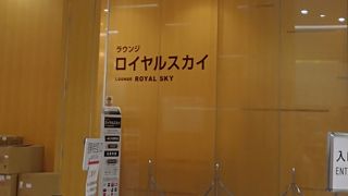 秋田空港保安検査前カードラウンジ