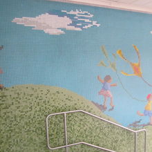 壁面デザインの一例（2番出入口傍）