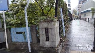 築地川にかかる橋、今は下に流れはない。