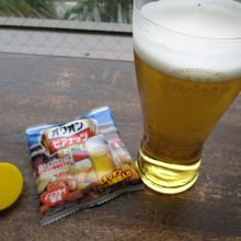 試飲です。試飲にはビアナッツが付きます。黄色いバッジで2杯目