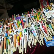 あれ？あれれれ？こういう民芸品が数多く販売ｗｗ