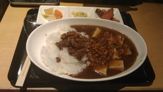 ランチはスパイス効いた鶏麻婆豆腐