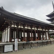 建物と堂内の諸仏の全てが国宝です