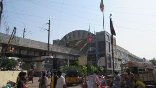 カパーレーシュワラ寺院へ参拝する際の乗降駅