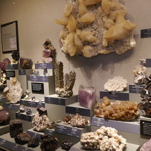 鉱物標本の種類も多く見ごたえがあります