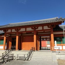 法隆寺の新しい宝物庫です  