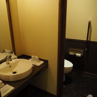 本館の洗面、トイレ