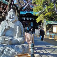 恵比須様　奥に進むと社殿です