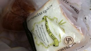 クリームパンが有名