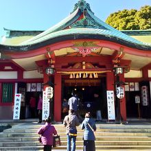 社殿は壮麗です