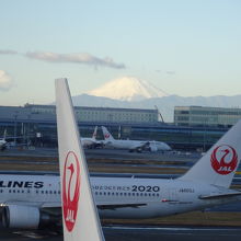 第1ターミナルからの風景。富士山が見えました。