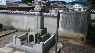 織田信孝の墓は新しくみえました