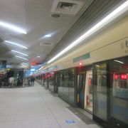 MRT駅としても、他のグリーンライン駅と比較すると大きく感じました