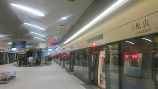 MRT駅としても、他のグリーンライン駅と比較すると大きく感じました